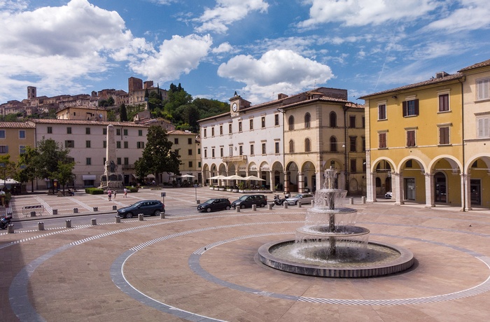 Stor plads i krystalbyen Colle Val d'Elsa i Toscana - Italien