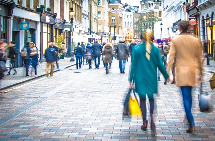 Shoppinggade i London, England