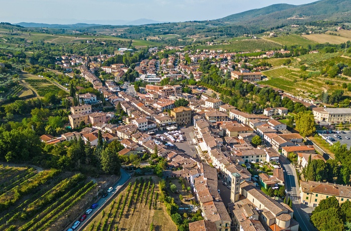 Luftfoto af vinbyen Greve in Chianti - Toscana i Italien