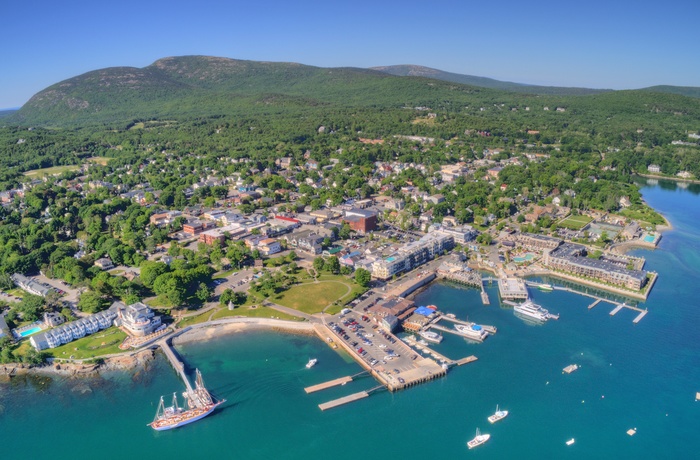 Udsigt til Bar Harbor og Acadia NP på Mount Desert Island, Maine i USA