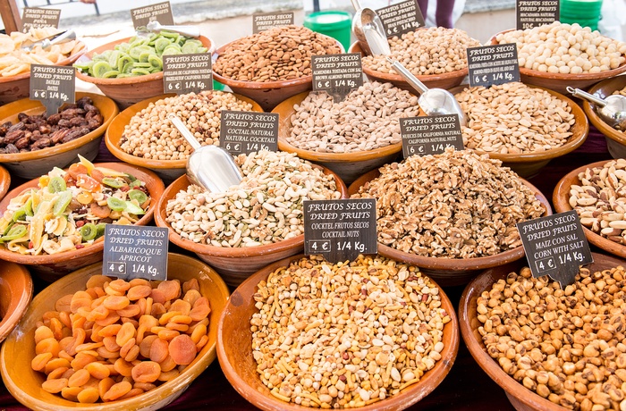 Marked med nødder og frugt i Sineu på Mallorca