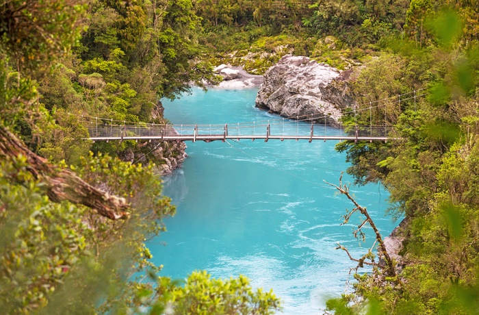 Udsigt til hængebroen over Hokitika floden, Sydøen i New Zealand