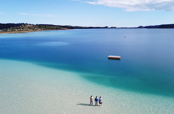 Turister ved Kai Iwi søerne på Nordøen, New Zealand