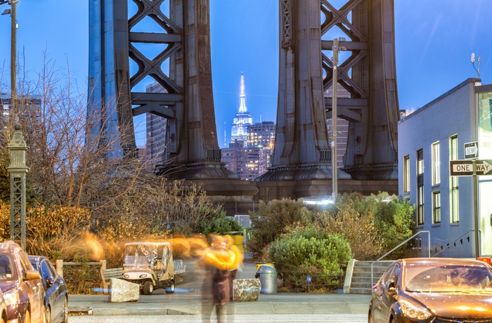 Empire State Building set fra DUMBO kvarteret i Brooklyn, New York