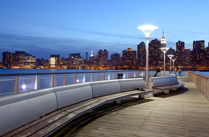 Gantry Plaza State Park i Long Island City med udsigt til New Yorks skyline