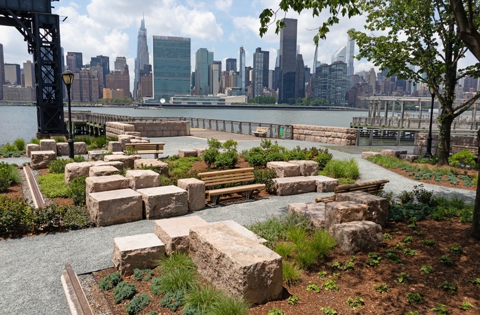 Gantry Plaza State Park med udsigt til Manhattan, New York