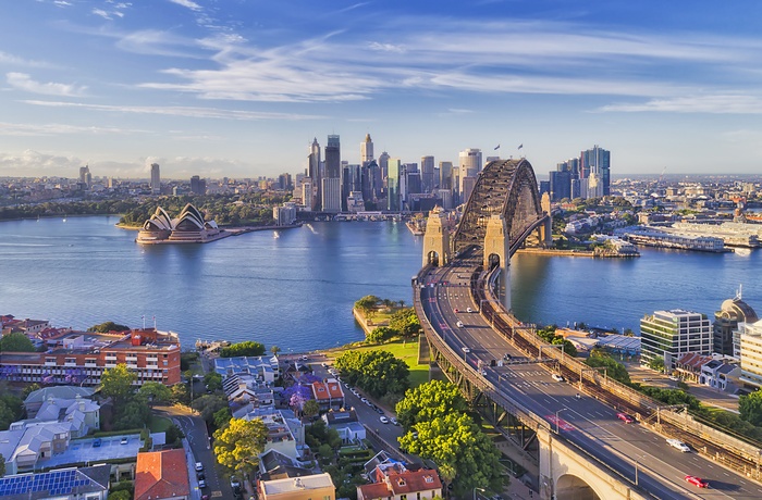 Vej mod Sydney Harbor Bridge og centrum, New South Wales i Australien