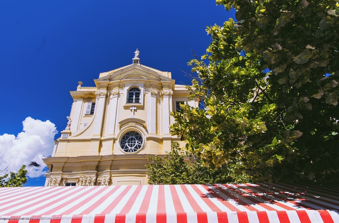 Kirke ved Cours Saleya, blomstermarkedet i Nice