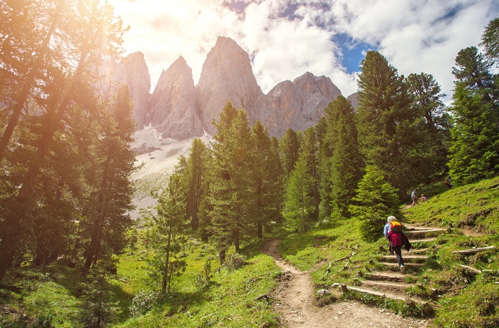 På vandretur gennem naturen i Dolomitterne, Norditalien