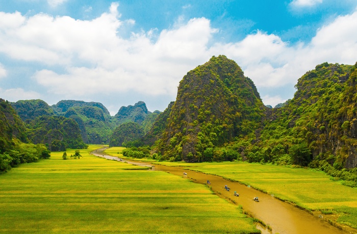 Tam Coc - Ngo Dong floden mellem rismarker og klipper i det nordlige Vietnam