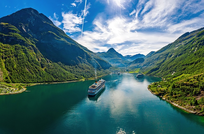Panorama af Geiranger Fjorden i Norge