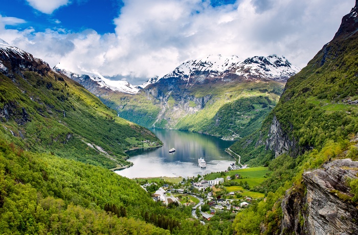 Geirangerfjorden og by, Norge