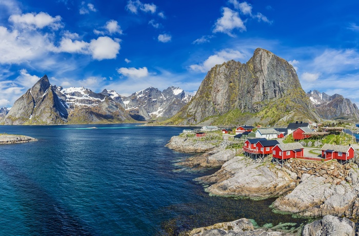Fiskerbyen Reine i Lofoten, Norge