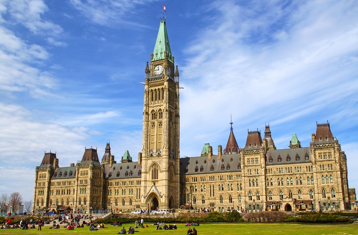 Parliamentsbygningen med Peace Tower i Ottawa, Ontario i Canada