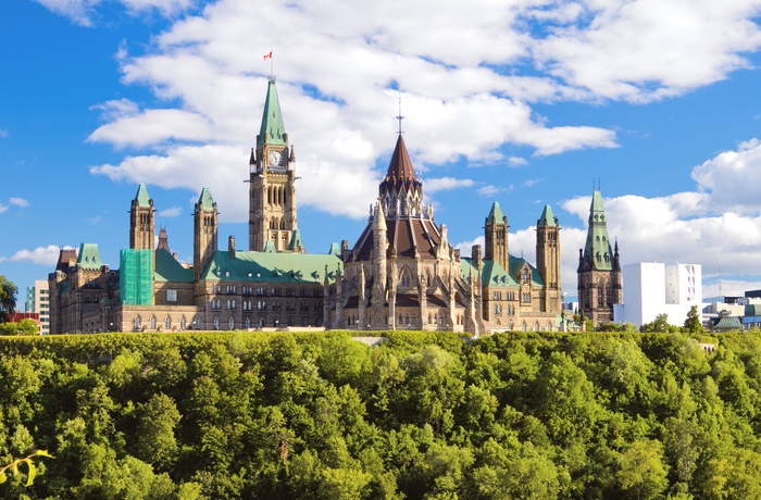 Parliamentsbygningen og Peace Tower i Ottawa, Ontario i Canada