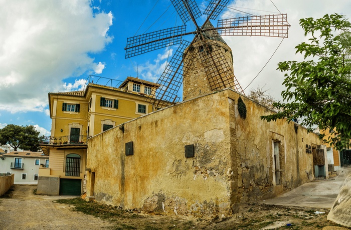 Gammel mølle i Es Jonquet kvarteret i Palma de Mallorca, Spanien