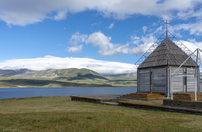 Nino´s kirken ved Paravani-søen i Georgien