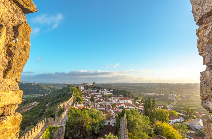 Udsigt fra bymuren til middelalderbyen Obidos, Portugal
