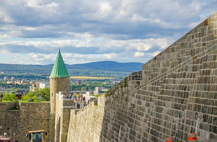 Den befæstet bymur i centrum af Quebec City, Canada