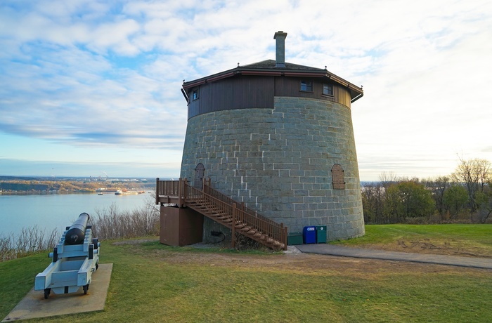 Et af Martello tårnene i National Battlefields Park i Quebec City, Canada