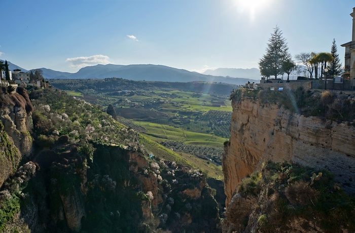 Udsigt fra broen Puente Nuevo i Ronda, Andalusien