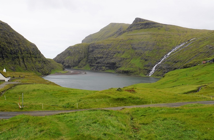 Søen Saksunarvatn i Saksun, Færøerne