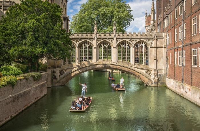 Sejltur på floden Cam i Cambridge - England