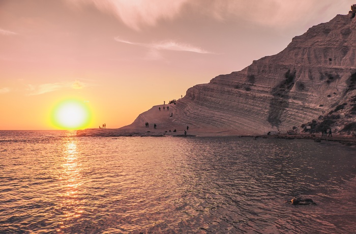 Smuk solnedgang ved Scala dei Turchi på Sicilien