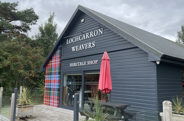 Skotland, Lochcarron - tartan mønster på fronten af butikken