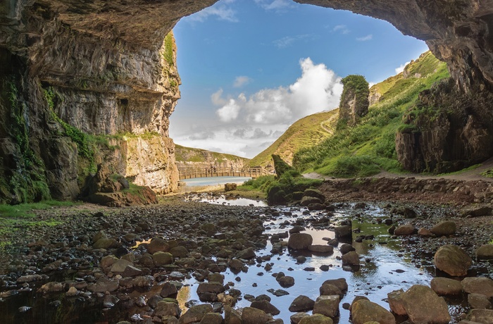Skotland, Northwest Highlands Geopark - grotten Smoo Cave ved Durness