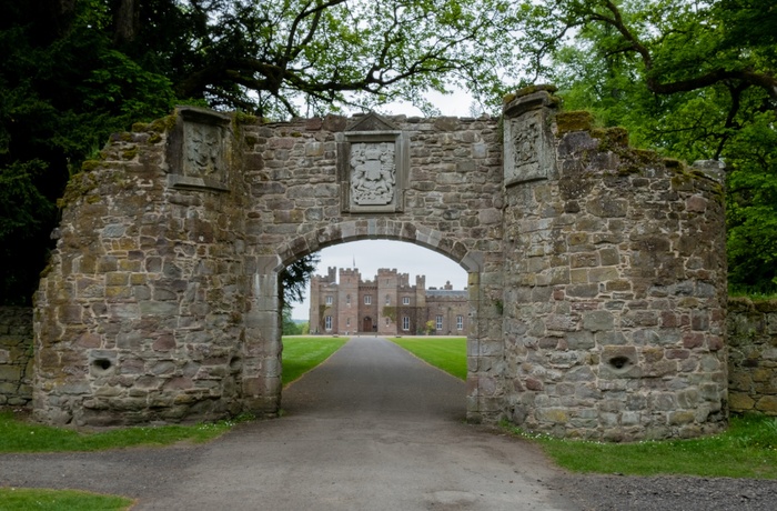 Skotland, Perth - Scone Palace set gennem indgangsgaten