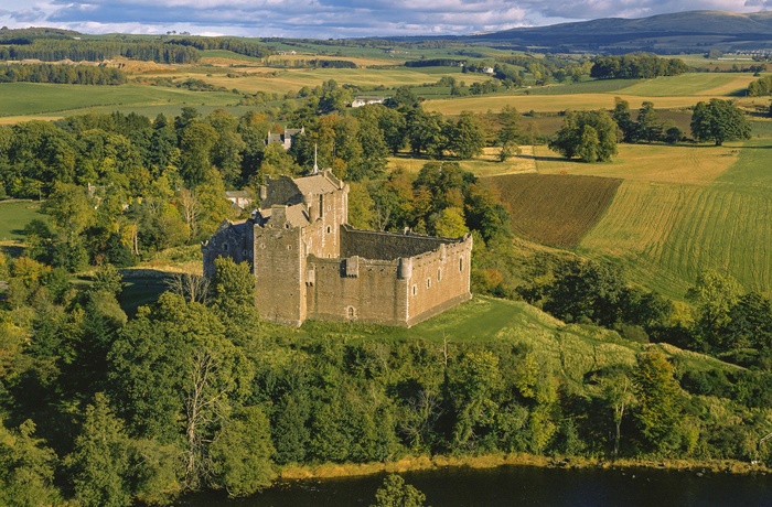 Skotland, Stirlinghamshire, Doune - Doune Castle i det smukke landskab (Photo - Visit Scotland & VisitScotland / Paul Tomkins