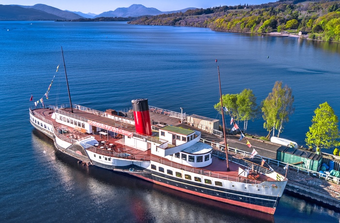 Gammel færge på søen Loch Lomond, Skotland