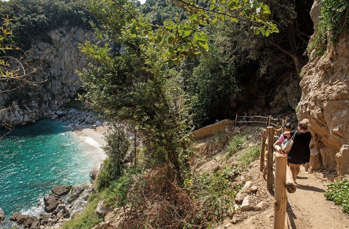 Sti til Fakistra-stranden på Pelion-halvøen - Grækenland