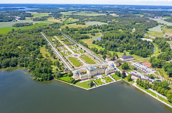 Luftfoto af Drottningholm Slot tæt på Stockholm, Sverige