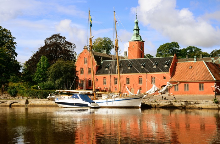 Halmstad slot nær floden, Sverige