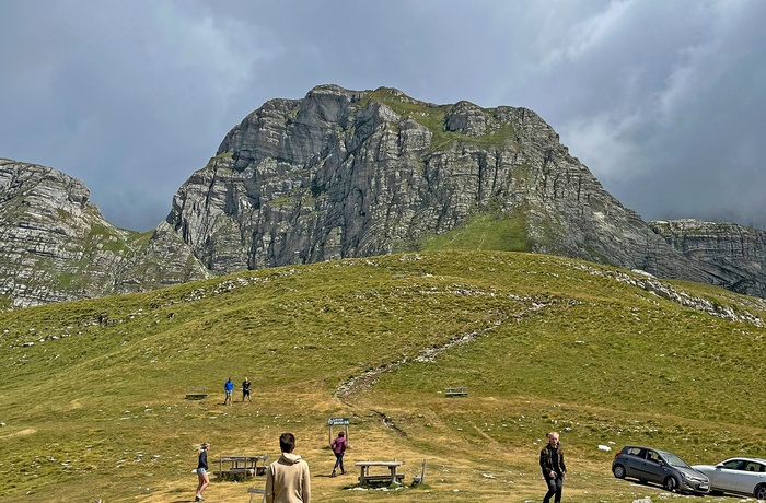Rejsende nyder udsigten i Durmitor National Park, Montenegro - Foto: Ilse, Unsplash