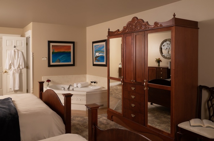 The Oakwood Inn, Room