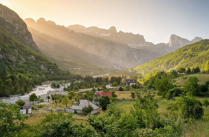 Theth by i nationalparken - Albanien