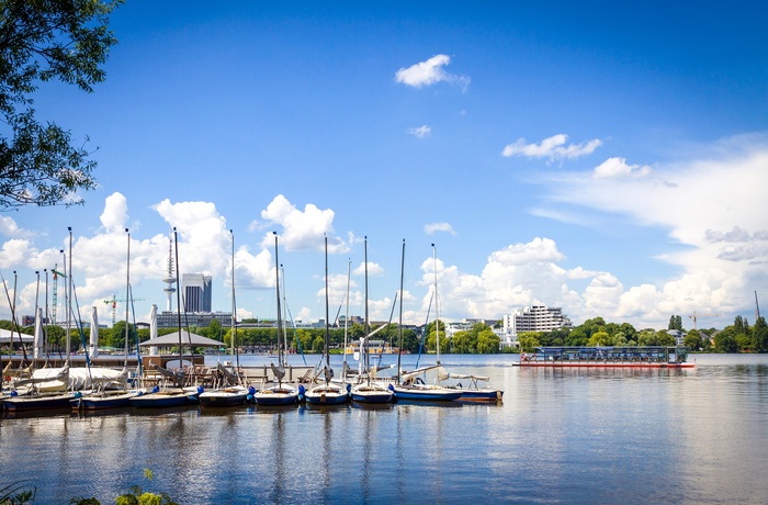 Sommerstemning ved søen Aussenalster i centrum af Hamburg - Tyskland