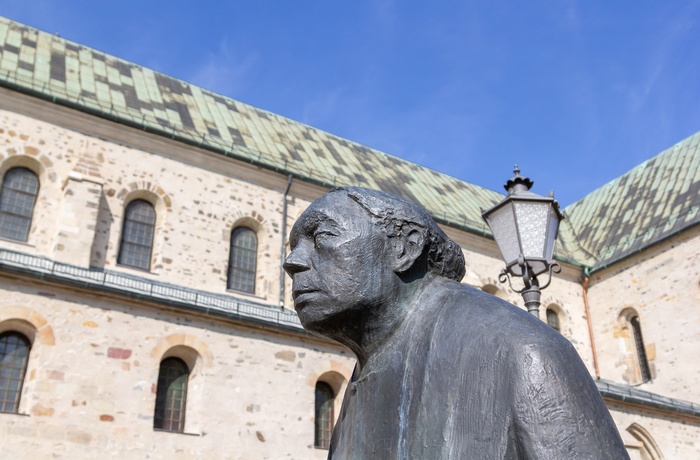 Statue ved klosteret og kunstmuseet Unser Lieben Frauen i Magdeburg, Tyskland