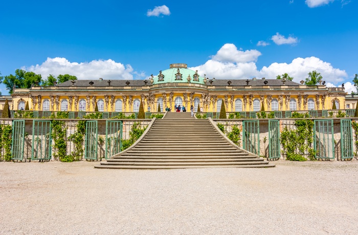 Sanssouci Park og det smukke slot på en sommerdag i Potsdam, Brandenburg i Tyskland