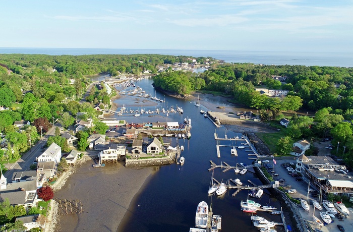 Luftfoto af Kennebunkport Dock Square, Maine i USA