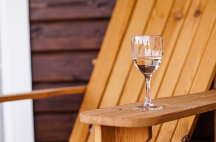 Et glas hvisvin og liggestol