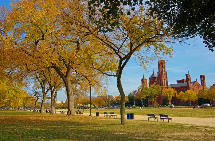 USA Washington DC The National Mall Smithsonian Castle