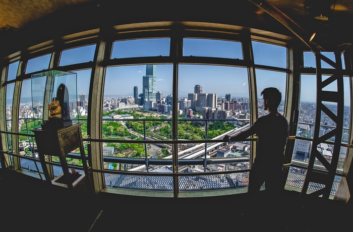 Udsigt fra Tsutenkaku Tower i Shinsekai distriktet i Osaka Japan