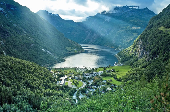 Udsigt over Geirangerfjorden og Union Hotel, Norge