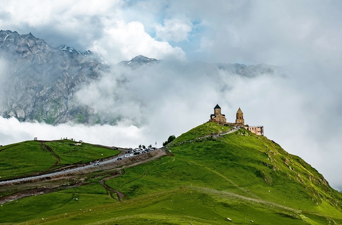Udsigt over Gergeti Trinity Kirken Kazbegi i Georgien - Foto: Timur Kozmenko, Unsplash