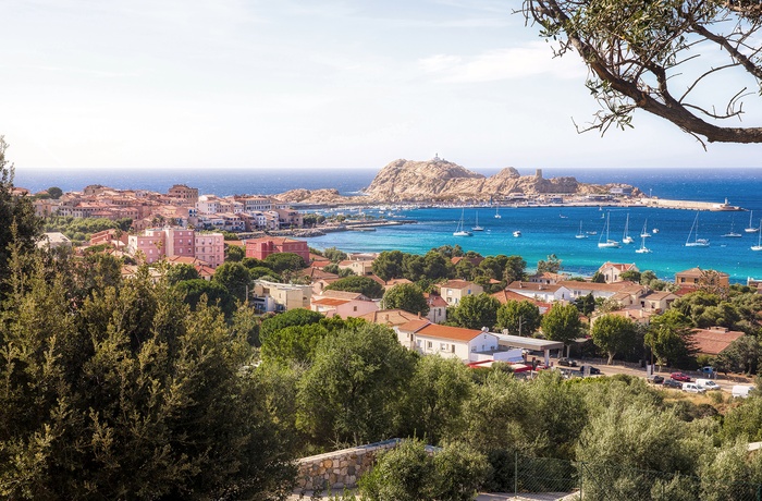 Udsigt over L'Ile Rousse, Korsika, Frankrig