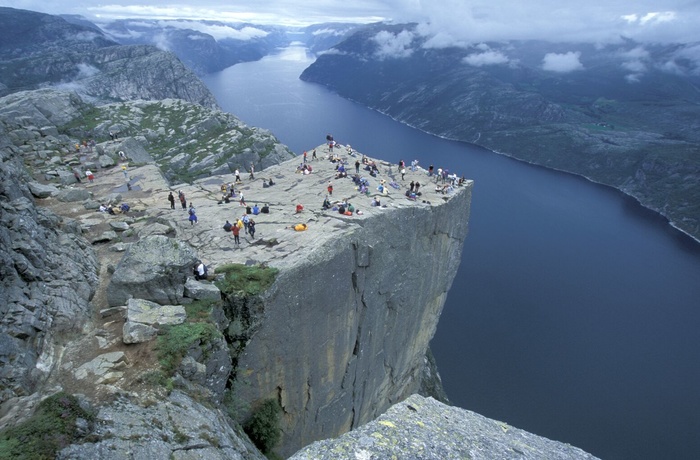 Udsigt over Preikestolen Foto Casper Tybjerg VisitNorway